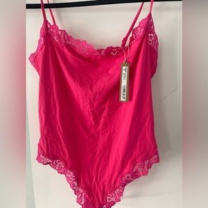 SKIMS FITS EVERYBODY LACE CAMI - NEON PINK BODYSUIT - Large -NWT- sold out